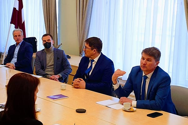 Rīgas Metropoles pašvaldību vadītāji ar izglītības ministri pārrunā pedagogu atalgojuma reformu