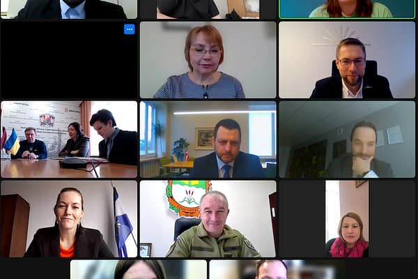 “Rīgas Metropoles” vadība ar karā cietušo Ukrainas pašvaldību vadītājiem vienojas par ciešāku sadarbību zinašanu un pieredzes apmaiņā Ukrainas atjaunošanā